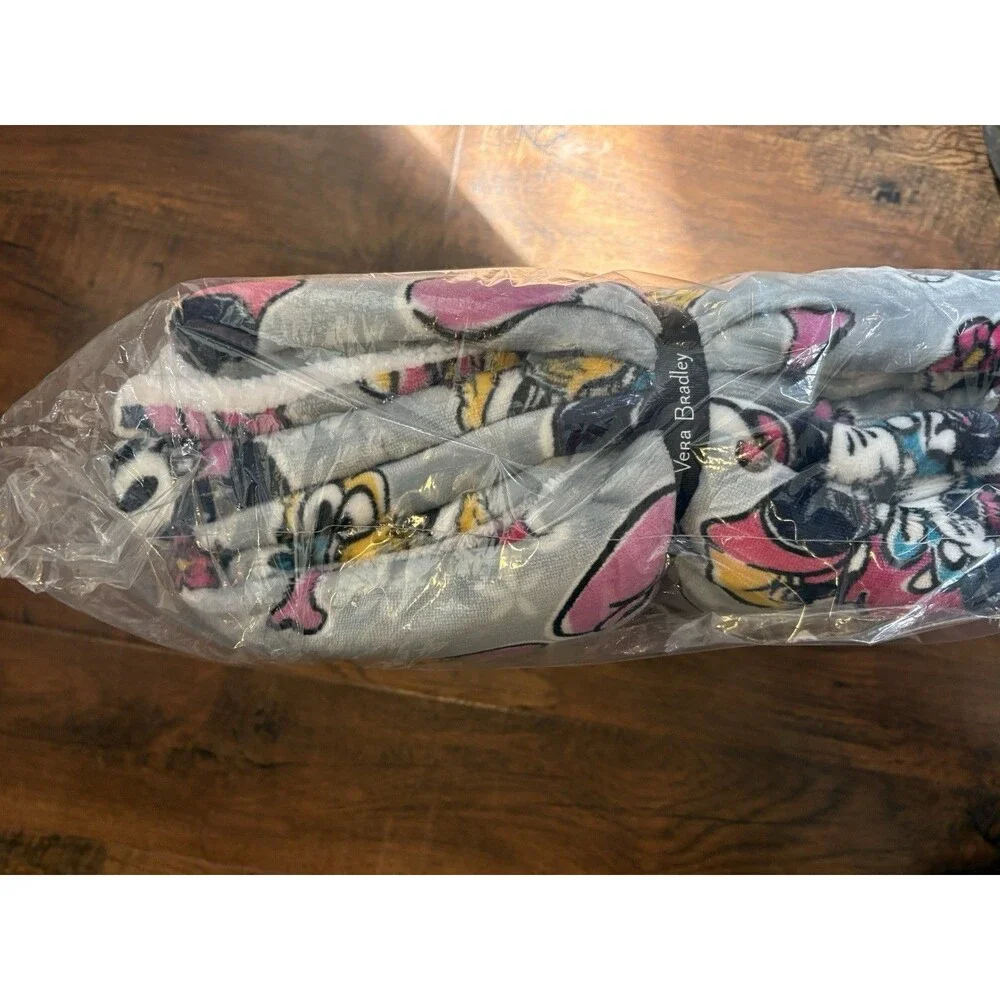 Vera Bradley Disney MICKEY MOUSE FAMILY FUN Cozy Life Throw Blanket MINNIE NWT